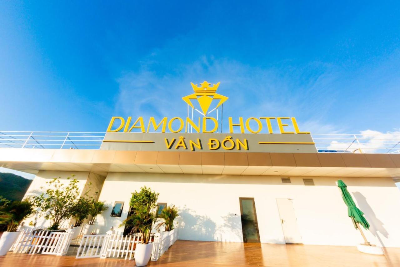 Diamond Hotel Van Don Cam Pha Exterior photo
